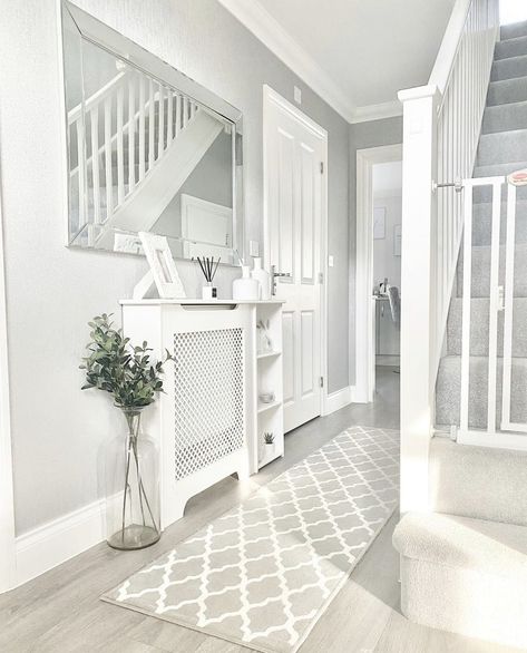 White And Grey Hallway, Landing Inspiration, Grey And White Entryway, Grey Entrance Hall, Light Grey Hallway Ideas, Hall Stairs And Landing, Small Upstairs Hallway Ideas, Grey And White Hallway Ideas, Small Landing Ideas Upstairs