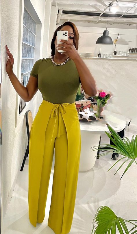 Green Jumpsuit Outfit, Jumpsuit Outfit Ideas, Fashionable Work Outfit, Color Blocking Outfits, Corporate Attire, Professional Outfits Women, Have A Lovely Weekend, Stylish Work Attire, Jumpsuit Outfit