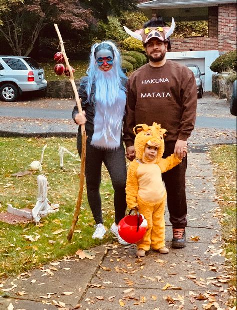 2023 Halloween Costume Ideas Family, Lion King Group Costume, Family Jungle Costume, Lion Couple Costume, Baby Lion Costume Family, Diy Lion King Costumes, Lion King Trunk Or Treat Ideas, Rafiki Costume Diy, Simba Costume Diy