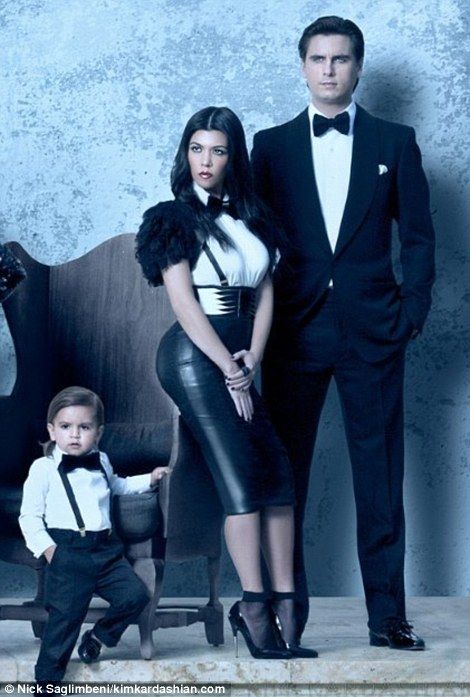 Kardashian Christmas Card, Kardashian Christmas, Jenner Family, Kardashian Family, Mommy And Son, Couple Style, Photographie Portrait Inspiration, Family Shoot, Family Christmas Cards