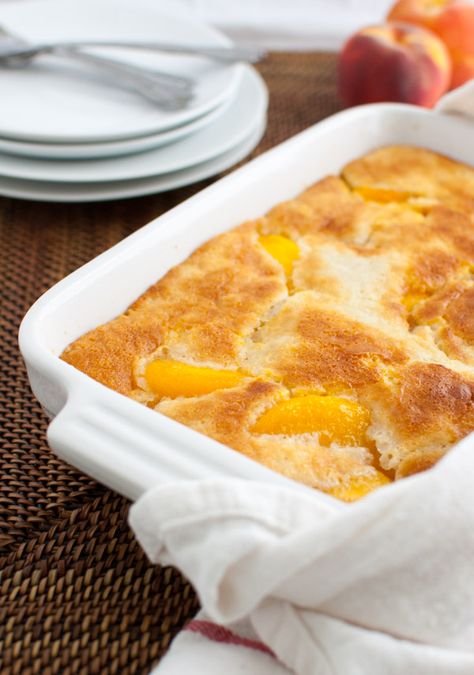 This easy peach cobbler is the best way to enjoy summer's ripe peaches. The peach filling and batter for the topping get poured in a pan and baked. Rhubarb Crunch, Blueberry Crunch, Old Fashioned Peach Cobbler, Yeast Dough Recipe, Rhubarb Bars, Raspberry No Bake Cheesecake, Fresh Peach Cobbler, Easy Chicken Fajitas, Peanut Butter Cookie Bars