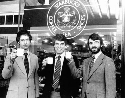 Jerry Baldwin, Gordon Bowker and Zev Sieg (founders of Starbucks) Starbucks History, Free Logo Creator, Starbucks Wallpaper, Starbucks Seattle, Howard Schultz, Holiday Homework, Logo Evolution, Bike Pic, Spice Tea