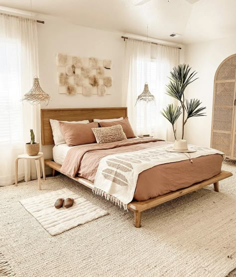 Tan Headboard Bedroom, Casa Estilo Boho Chic, Boho Beds, Oakwood Furniture, Boho Living Room Decor, Style Deco, Room Makeover Bedroom, Room Makeover Inspiration, Linen Duvet