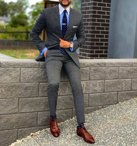 GentWith ClassicStyle on Instagram: “Yes 👍 or No 👎? #gentwithclassicstyle” Dark Grey Suit Men, Dark Grey Suit, Drape Pattern, Grey Suit Men, Dark Gray Suit, Tailor Made Suits, Suit Combinations, Charcoal Suit, Light Grey Suits