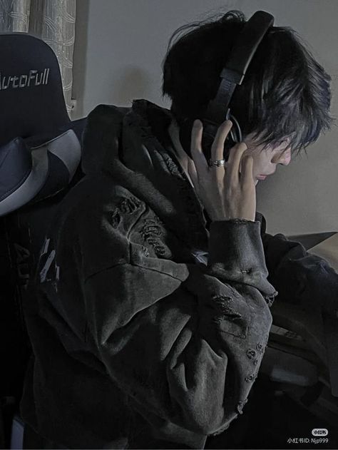 Boy With Headphones Aesthetic, Gamer Boy Aesthetic, Guy With Headphones, Gamer Boys Aesthetic, Anime Boy With Headphones, Boy With Headphones, Gamer Boys, Gamer Boy, Boy Aesthetic