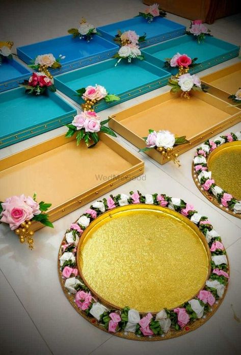 Photo From Latest Work - By Glitterzz Creatio Unique Aarti Thali Decoration Ideas, Thattu Decoration, Shadi Decoration, Wedding Hampers, Aarti Thali, Wedding Packaging, Wedding Packing, Wedding Gift Hampers, Homemade Rugs