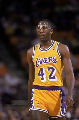 James Worthy, one of Earvin "Magic" Johnson's teammates and a member of Showtime! Nol Loves the Lakers Showtime Lakers, Nba Superstars, James Worthy, Basketball Tricks, Lakers Logo, Lakers Basketball, Kentucky Basketball, Nba Championships, Vintage Basketball