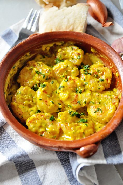 Sautéed Shrimp in Creamy Saffron Sauce Recipe - Spain on a Fork Saffron Sauce Recipes, Saffron Sauce, Cowboy Burger, Saffron Recipes, Tapas Dishes, Spain Food, Sauteed Shrimp, Dream Food, Winter Dishes