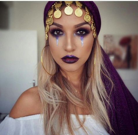 Perfect for Halloween!! I'm in loovvvee!! @morphebrushes Fete Emo, Fortune Teller Costume, Christmas Party Makeup, Make Up Diy, Make Carnaval, Halloween Make-up Looks, Party Make-up, Halloween Coustumes, Halloween Costumes Makeup