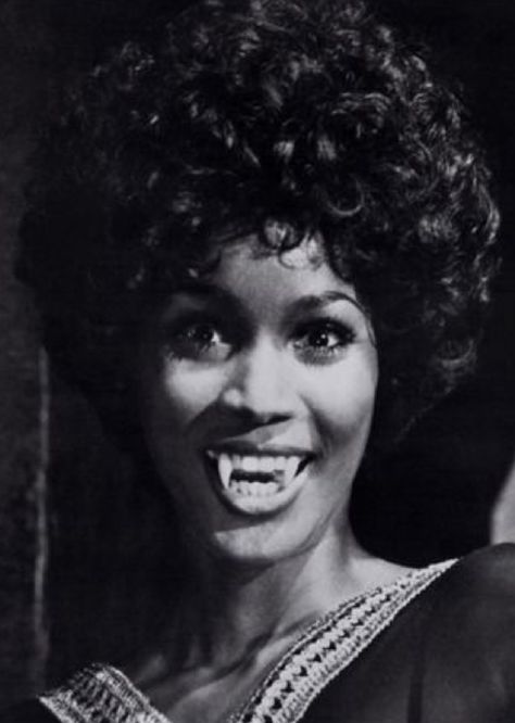 Teresa Graves, Black Vampires, Black Vampire, Female Vampire, Vampire Aesthetic, Black Glamour, Vampire Girls, Vintage Black Glamour, Retro Hair