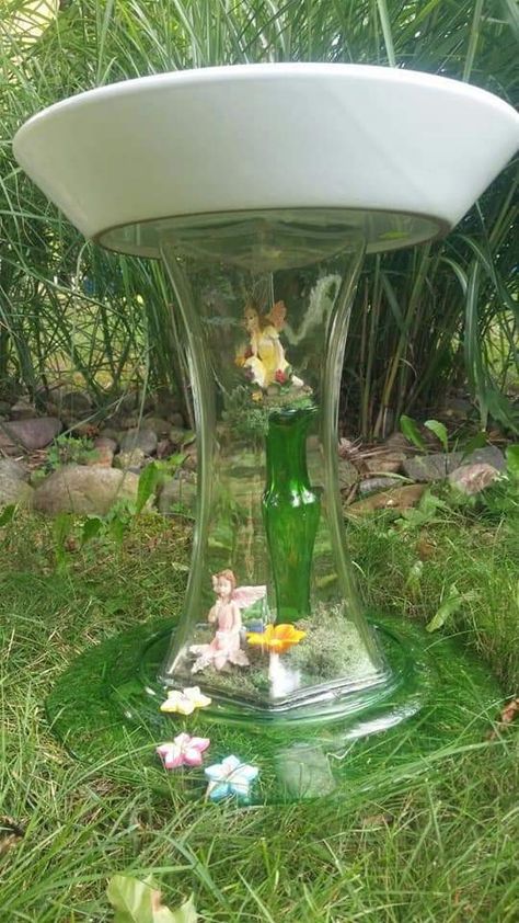 Birdbath Ideas, Glassware Garden Art, Glass Bird Bath, Glass Garden Flowers, Fairy Garden Designs, Bird Bath Garden, Bird Baths, Garden Whimsy, Glass Garden Art