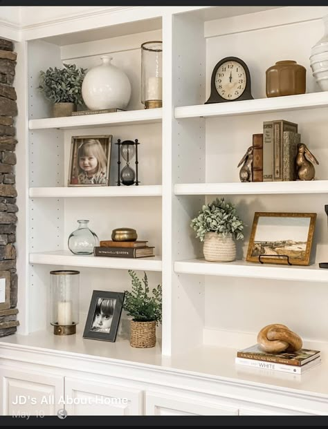 Shelf Decor With Picture Frames, Traditional Bookshelf Decor, Wall Built In Shelves Living Room, Rustic Shelf Styling, Decorated Built In Shelves, Decorate Built In Bookshelves, Modern Living Room Shelf Decor Ideas, Decor For Built In Shelves, Style Living Room Shelves