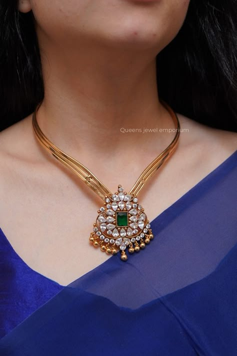 Necklace With Pendant Gold, Kante Gold Necklaces, Handcuff Jewelry, Diamond Haram, Heavy Jewellery, Indian Gold Jewellery, Small Earrings Gold, 22 Carat Gold Jewellery, Jewelry Necklace Simple