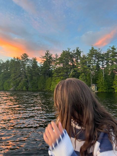 Doc Picture Ideas, Lake Aesthetic Pictures, Maine Pictures Ideas, Brown Haired Girl Aesthetic, Brown Hair Outfits, Sunsets Picture, Cozy Summer Aesthetic, Lake Day Pictures, Lake Photo Ideas