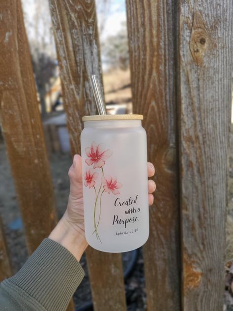 Beautiful Christian Flower Glass Tumbler with a Bible Verse.  Created with a Purpose. Ephesians 2:10 This makes for a Beautiful gift for a friend.  Each of our Glass Tumblers is sublimation printed and will not chip or peel.  Care Instructions: Handwash Only. Each Glass comes with a Bamboo lid and glass straw. Christian Tumbler Ideas, Aesthetic Mom, Wishlist Board, Christian Accessories, Chic Tattoo, Cricket Ideas, Christian Merch, Birthday Presents For Mom, Flower Tumbler