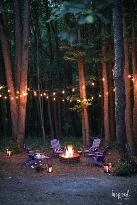 Ideas for a Color-Inspired Backyard Fire Pit Makeover #firepit #backyard #decor #style #ideas #outdoor #decorating Fire Pit Forest, Forest Fire Pit, Wooded Backyard Ideas, Cabin Fire Pit, Outdoor Fire Pit Area, Country Garden Decor, Types Of Fire, Fire Pit Area, Fire Pit Designs