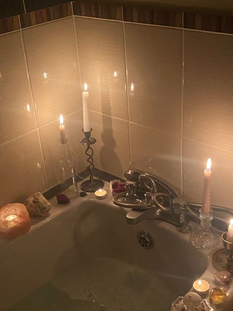 bath with ambience with candles and crystals. aesthetic bath. vintage coquette bath Romancing My Life, Romanizing Life Aesthetic, Life Romanticized, Romanizing Life, Romanticized Life, Romantazise Life Aesthetic, Romanticising Life, Romanticizing Life, Romanticize Your Life