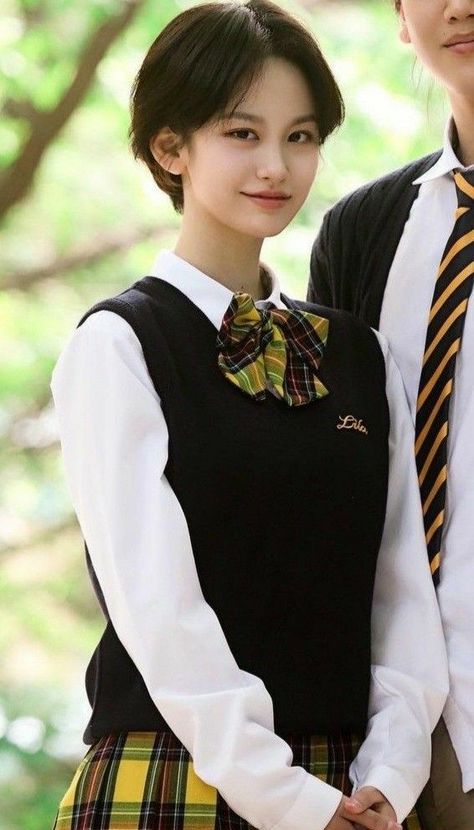 Song soo woo Song Soo Woo, Swag Music, Tomboy Hairstyles, Short Hair Tomboy, Fashion Student, Really Short Hair, Asian Short Hair, Hair Inspiration Short, Shot Hair Styles