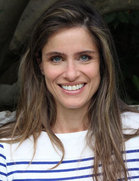 Amanda Peet Hair, Amanda Peete, Glossy Hair Color, Amanda Peet, True Summer, Jewish Women, Face Beauty, Head Shots, How To Look Handsome