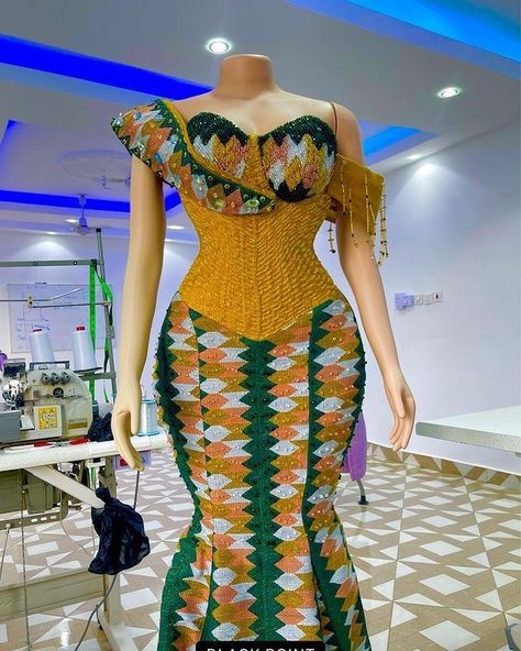 Corset Kente Styles, Ladies Gown Designs, Beaded Kente Styles, African Kente Styles For Engagement, Kente Dress Ghana Traditional Weddings, Kente Styles Ghana Women, Kente Styles For Older Women, Kente Dress Styles For Engagement, African Ladies Fashion