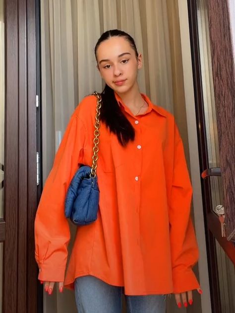 Orange Oversized Shirt Outfit, Orange Oversized Shirt, Camisa Blanca Outfit, Oversized Shirt Outfit, Shirt With Jeans, Life Styles, Rich Girl Lifestyle, Personal Style Inspiration, Aesthetic Fits