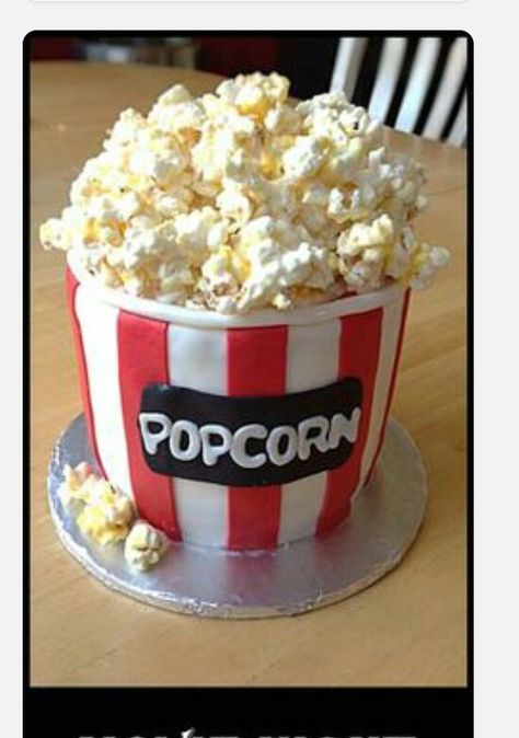 POPCORN CAKE AWESOME PIC Cake Ideas Fondant, Movie Night Cake, Dogs Cake, Popcorn Cake, Movie Cakes, Yoghurt Cake, Night Movie, Movie Night Party, Popcorn Bucket