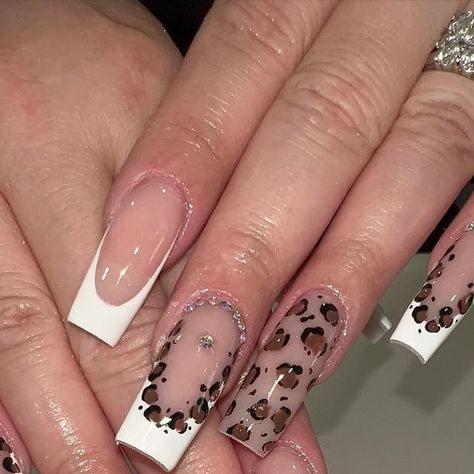 | 𝚂𝚊𝚗 𝙱𝚎𝚛𝚗𝚊𝚛𝚍𝚒𝚗𝚘, 𝙲𝙰📍 on Instagram: "Cheetah Frenchies #mediumlongnails #frenchies #cheetahnails" Cute Tips Nails, Nail Designs Cheetah Print, White Cheetah Print Nails, Pantera Nails, Nails With Leopard Design, Cheetah French Tip Nails, Leapord Nails Acrylic, Nails Leopard Print, Nails Cheetah