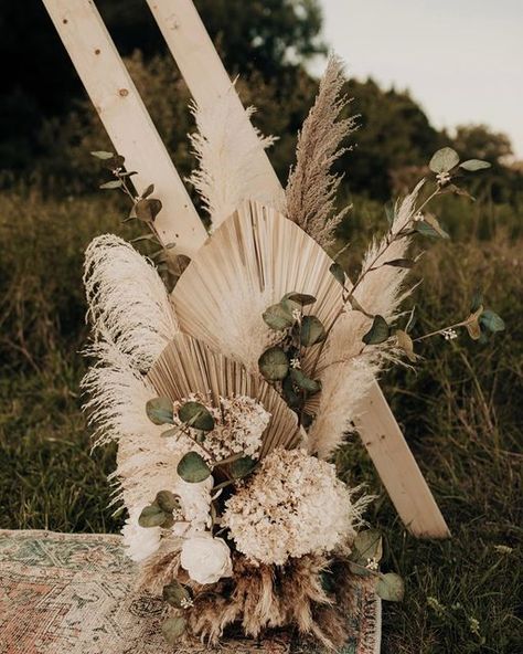 Sandra Field on Instagram: "Pampas, palm, hydrangeas and eucalyptus, combined to make a stunning boho themed decor piece. ⁣ .⁣ .⁣ .⁣ .⁣ .⁣ #barnwedding #bohowedding #bride #bridetobe #countrywedding #countryweddingideas #countryweddings #destinationwedding #farmwedding #groom #ido #instawedding #marqueewedding #mrandmrs #outdoorwedding #realwedding #realweddings #rusticwedding #summerwedding #sydneywedding #theknot #weddingdecor #weddingdress #weddingideas #weddinginspo #weddingphotographer #wed Pampas And Eucalyptus Wedding, Pampas Grass Arch Arrangement, Pampas Decor, Eucalyptus Wedding Decor, Rustic Boho Wedding, Grass Wedding, Boho Wedding Ideas, Eucalyptus Wedding, Marquee Wedding