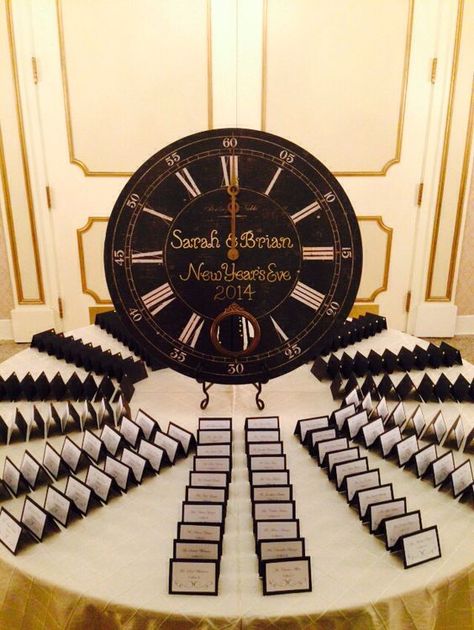 a clock as a centerpiece for a card table Diy New Years Party, Wall Clock Decor Ideas, Ideas For New Year, New Year Party Decoration, Clock Decor Ideas, Silver Wall Clock, Wall Clock Decor, New Years Wedding, New Year's Party Decorations