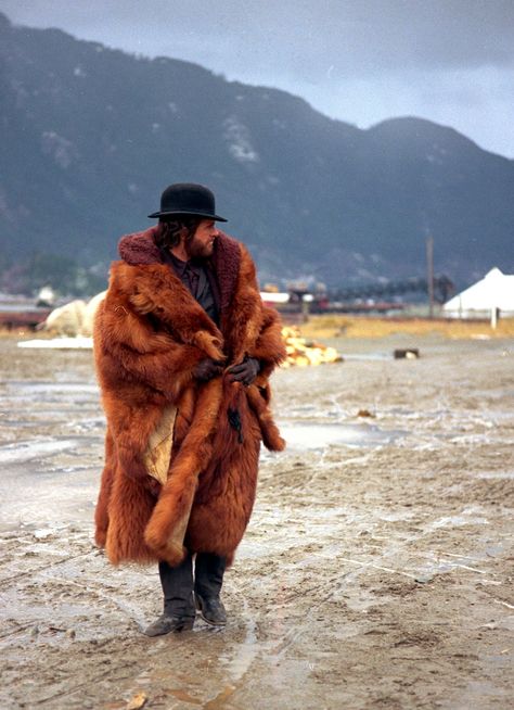 mccabe & mrs. miller (1971) dir by robert altman Mccabe And Mrs Miller, Brewster Mccloud, Aged Like Fine Wine, Western Spaghetti, Robert Altman, Fur Coat Men, Vintage Cinema, Male Portraits, Julie Christie