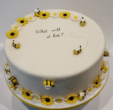 Bee Themed Gender Reveal Cake Bumble Bee Baby Shower Cake, Bee Baby Shower Cake, Girl Shower Cake, Cake Writing, Bee Cakes, Baby Shower Cakes Girl, Bumble Bee Baby Shower, Unisex Baby Shower, Bee Baby