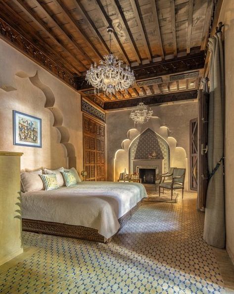 Moroccan House Interior, Home Lounge Room, Chaotic Room, Chaotic Room Aesthetic, Home Lounge Room Bar, Exotic Bedrooms, Warm Home Aesthetic, Home Oasis, Boutique Hotel Room