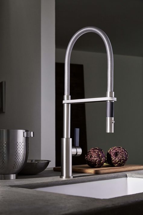 Luxury Outdoor Kitchen, Store Kitchen Appliances, Contemporary Style Kitchen, California Faucets, Pull Out Kitchen Faucet, Kitchen Sink Taps, Luxury Kitchen Design, Professional Kitchen, Sink Taps