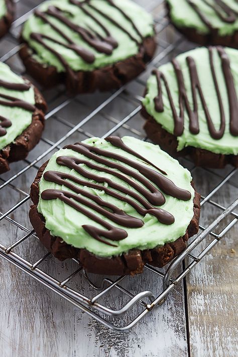 Mint Frosting, Homemade Sugar Cookies, Gooey Cookies, Chocolate Sugar Cookies, Chewy Chocolate Chip, Chewy Chocolate Chip Cookies, Chocolate Drizzle, Best Cookie Recipes, Homemade Cookies