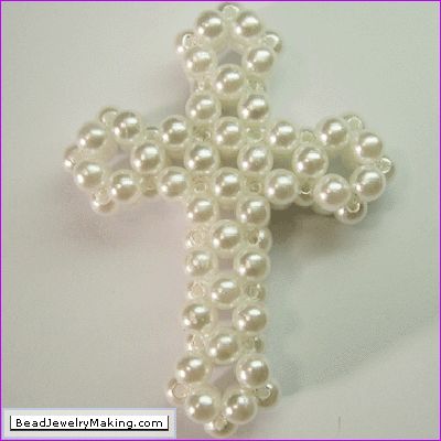 Beaded Cross, (Click where it says, (Learn how to make this beaded cross) for a free written tutorial. Cross Crafts, Beaded Christmas Ornaments, Beaded Cross, Beaded Crafts, Beaded Ornaments, Cross Jewelry, A Cross, Beads And Wire, Beading Tutorials