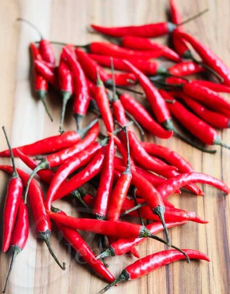 Recipes With Chili Garlic Sauce, Thai Peppers, Thai Chili Pepper, Chili Pepper Recipes, Pepper Sauce Recipe, Thai Chili Sauce, Garlic Sauce Recipe, Homemade Hot Sauce, Red Chili Sauce