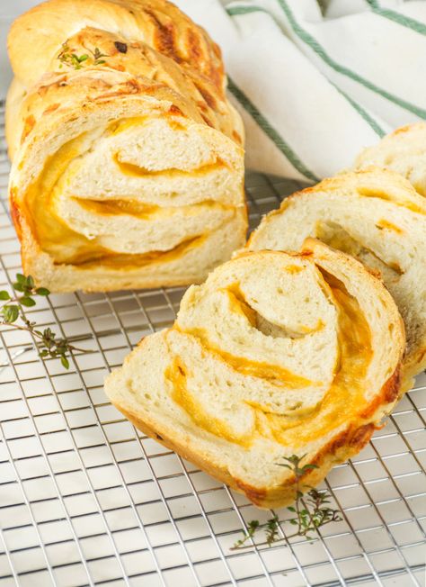 Caramelized Onion & Cheddar Bread Homemade Cheese Bread, Bread Cookbook, Beautiful Bread, Cheese Bread Recipe, Onion Bread, Pan Recipe, Sally's Baking, Homemade Cheese, Yeast Bread