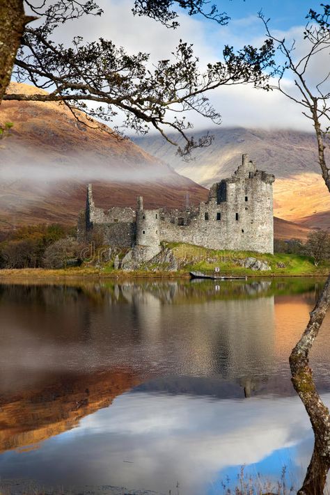 Castle Scotland, Castles In Scotland, Scotland Castles, Scotland Highlands, Scottish Castles, Castle Ruins, Beautiful Castles, A Castle, Medieval Castle