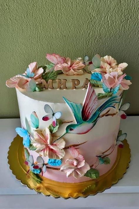 Cake With Hummingbird Decoration, Hummingbird Decorated Cake, Hummingbird Cake Design, Cake Pics, Bird Cake, Hummingbird Cake, Small Cakes, Bird Cakes, Beautiful Birthday Cakes