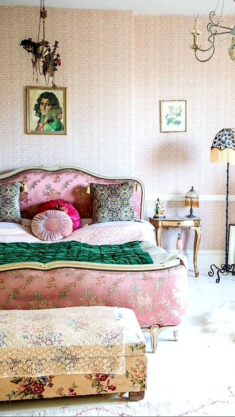 Vintage Inspired Room, Pearl Lowe, Home Bedroom Design, Pink Room Decor, Dream Cottage, Room Redo, Dreamy Room, Apartment Decor Inspiration, Vintage Room