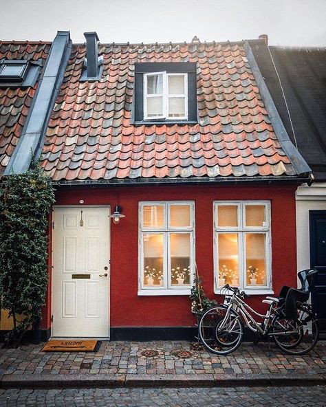 ===================================== 🌍 Malmo Sweden ===================================== P H O T O B Y @themodernleper… Casa Country, Cosy Living, London Pictures, Cabin In The Woods, Red House, Cute House, Old Buildings, Pretty House, Beautiful Buildings