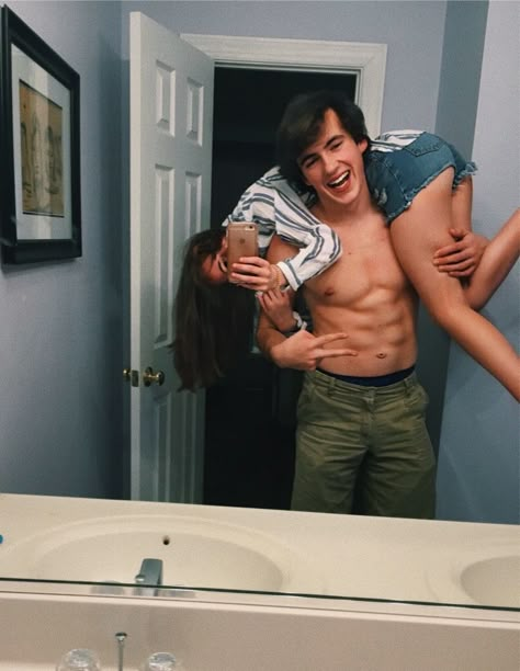 Silly Dates / boyfriend / couples / couples photos / photo idea for couples Couple Selfie Ideas Silly, Silly Pictures With Boyfriend, Funny Couple Mirror Pictures, Silly Couples Pics, Photos To Recreate With Boyfriend Funny, Silly Relationship Pictures, Couple Funny Photos, Couple Photo Ideas Selfie, Cute Funny Couple Pictures