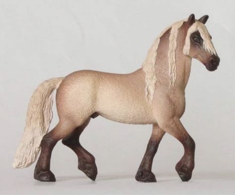 Schleich Customs, Schleich Horses, Horse Ideas, Hobby Horses, Horse Names, Horse Race, Custom Horse, Model Horses, Breyer Horses