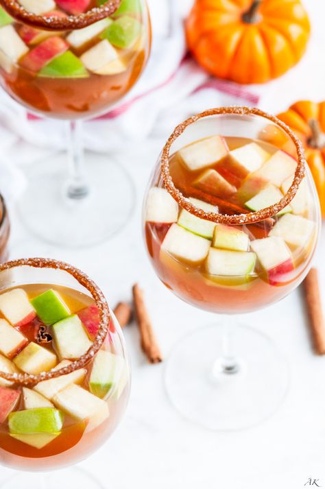 Salted Caramel Boozy Apple Cider | aberdeenskitchen.com Boozy Apple Cider, Apple Cider Sangria, Chicory Recipe, Apple Cider Recipe, Cider Cocktails, Cider Recipe, Autumn Recipes, Thanksgiving Dishes, Yummy Pasta Recipes