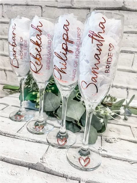 Bridesmaids Glasses Wine, Bridal Glasses Champagne Flutes, Wine Glasses Wedding Decor, Bridal Champagne Glasses, Bachelorette Glasses Diy, Bridal Party Diy Gifts, Cricut Champagne Flutes, Bridesmaid Message From Bride, Bride Champagne Flute