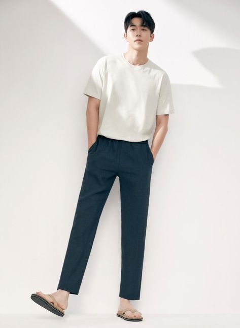 Uniqlo Mens Outfit Summer, Uniqlo Summer Outfit Men, Asian Men Outfit Casual Street Styles, Uniqlo Fashion Men, Korean Minimalist Outfit Men, Korean Fashion Men Formal Casual, Korean Formal Outfit Men, Korean Men Outfit Casual Summer, Minimalist Fashion Men Summer