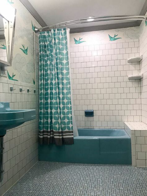 blue bathtub Blue Tub Bathroom Ideas, Retro Bathroom Remodel, Vintage Blue Bathroom, Blue Bathtub, Midcentury House, Refinish Bathtub, Tile Remodel, Retro Bathrooms, Retro Renovation