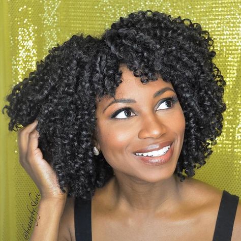 Layered Curly Crochet Bob Wedge Hairstyles, Curly Crochet Hair Styles, Asymmetrical Hairstyles, Hairstyles With Glasses, Easy Hair Updos, Shoulder Hair, Micro Braids, Crochet Braids Hairstyles, Look Short