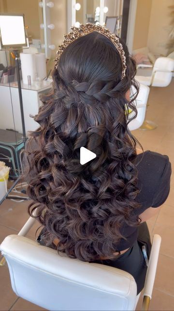 Kira Arvizu on Instagram: "Quinceanera half up half down 💗" Hairstyles For Quinceanera Down, 26th Birthday Hairstyles, Quince Half Up Half Down Hairstyles With Crown, Quince Hair With Crown, Half Up Quince Hairstyles, Hairstyles For Medium Length Hair Quince, Quinceanera Hairstyles Front And Back, Crown Hairstyles Tiaras, Quinceanera Half Up Half Down Hairstyles