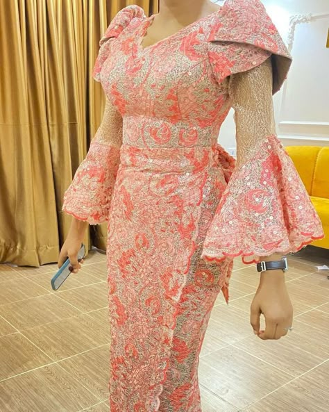 Nigeria Introduction Dress For Bride, Lace Style For Introduction, Style For Introduction, Introduction Styles Lace, Komole Style For Bride, Introduction Dress For Bride, Bride Lace Styles For Wedding, Lace Bride Dress, Bride Traditional Dress Nigeria